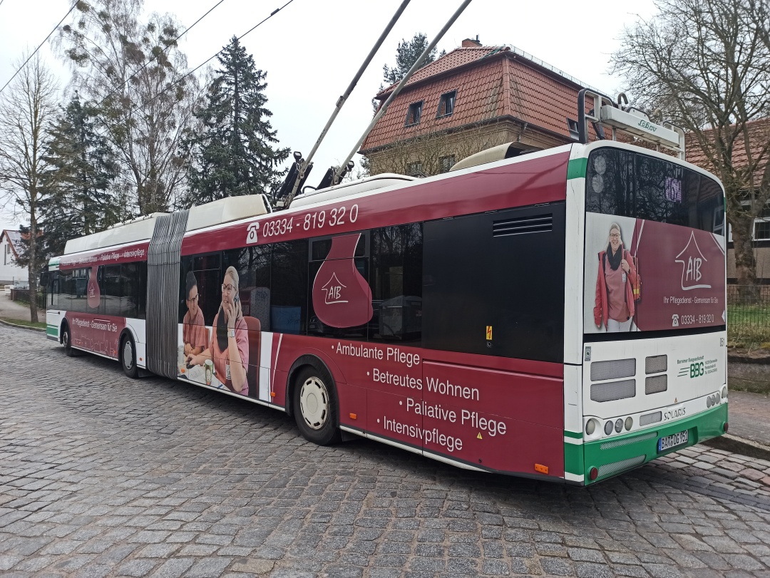 Gelenkobus Nr. 051 vom polnischen Typ Solaris Trollino 18 AC